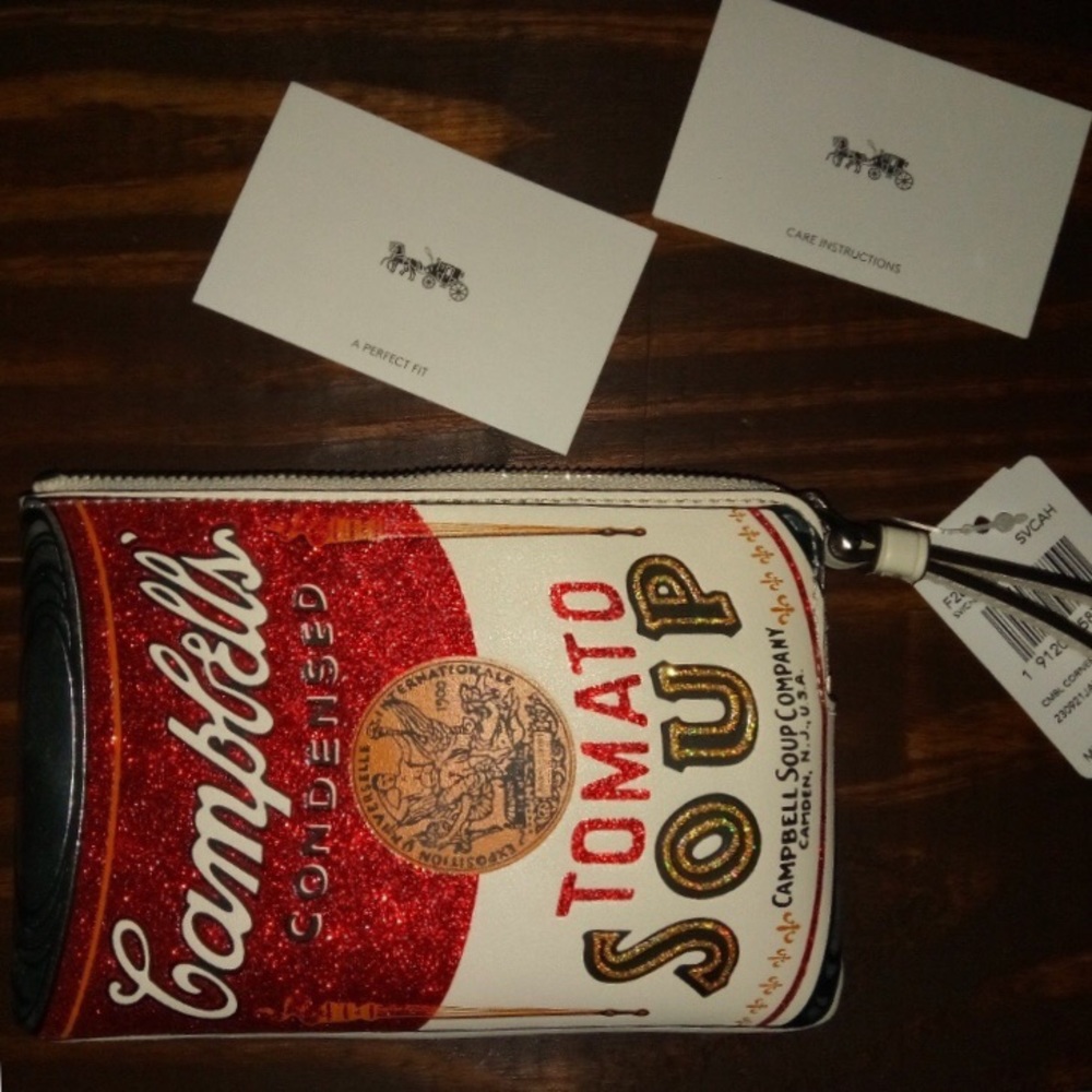 Coach corner zip “tomato soup” wristlet🥫